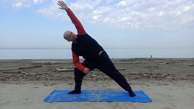 Хатха йога 2023-06-17 #легко #Разминка #растяжка #асаны #Бердск смотреть онлайн