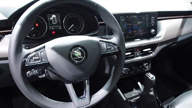 Toyota C HR vs Skoda Kamiq смотреть онлайн