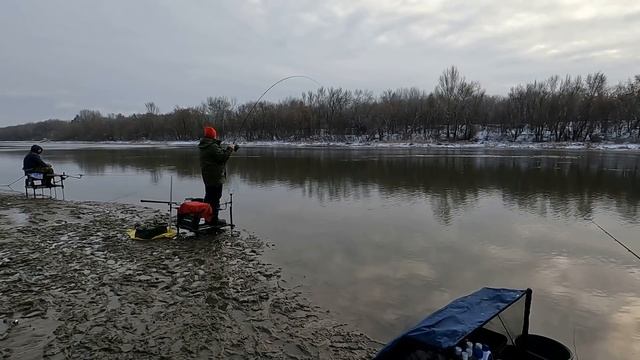 Холодный канал! Первый улов 2022))?? смотреть онлайн