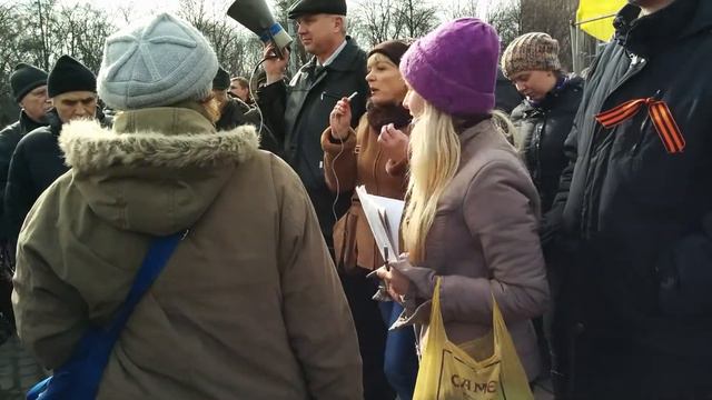 23.02.2014 - Харьков - Титушки защищают памятник Ленину смотреть онлайн
