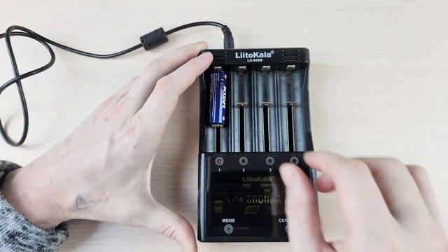 XTAR L4 KT зарядное для Li-ion & 1.2V Ni-MH + аккумуляторы ААА 1.5В смотреть онлайн