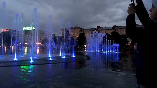 Поющие фонтаны на эспланаде Пермь! смотреть онлайн