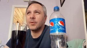 ПЬЮ ХОЛОДНУЮ ПЕПСИ- КОЛУ В ЖАРКУЮ ПОГОДУ