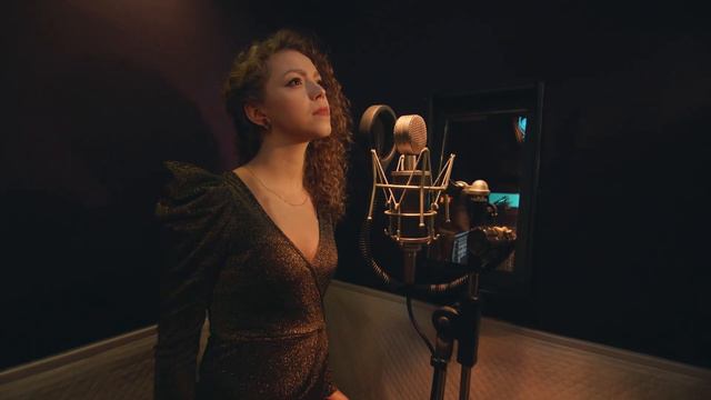 Улетай на крыльях ветра - Cover Julia Lirico. (Music by De FROIZ - Hero) смотреть онлайн