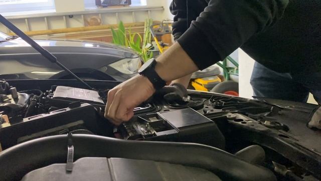 Opel Insignia B(2018) Batterie- Starterbatterieausbau, Vauxhaul Battery Change