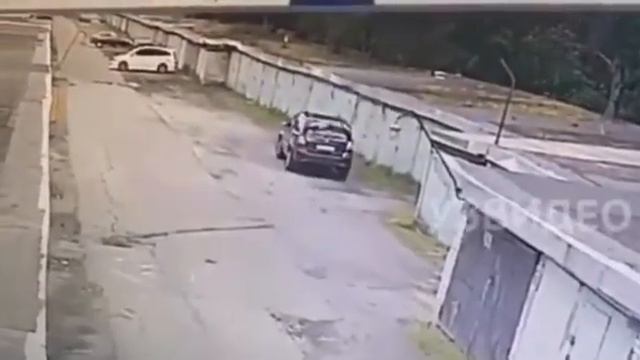 Девушка поставила машину в соседний гараж)) смотреть онлайн
