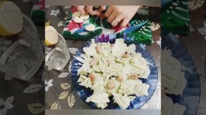 Салат селёдка на подушке из пекинской капусты