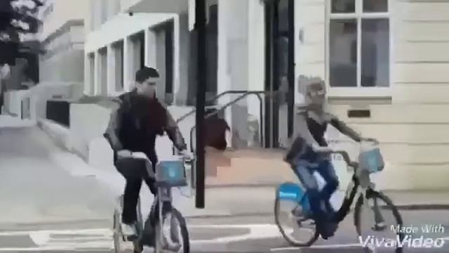 Кто поет эту песню? смотреть онлайн