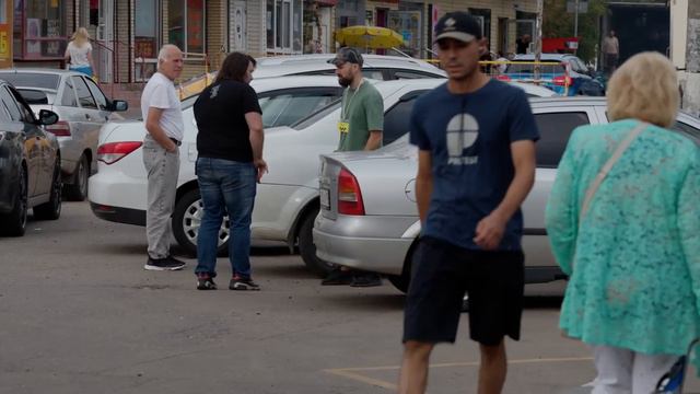 КАЧКИ против ТАКСИСТОВ из 90х! БАНДОСЫ не дают работать НОВИЧКУ на ПРИБЫЛЬНОМ месте! Тут ЗАНЯТО!