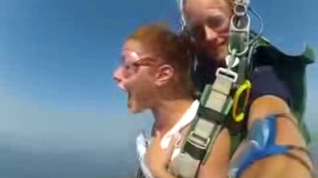 первый прыжок с парашютом смотреть онлайн