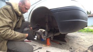 Замена шаровой опоры Мерседес Спринтер 208Д. Подробный разбор.