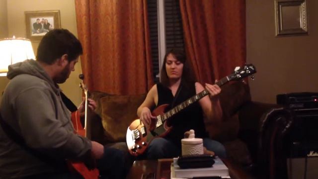 Emily and I playing a little bit of "The Ocean" by Led Zeppelin смотреть онлайн