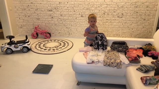 Vlog! Как Собраться В Поездку С Ручной Кладью На 4 Человек ! смотреть онлайн