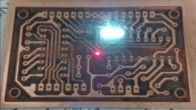 Гравировка печатной платы на обмедненном текстолите Станок волоконный маркиратор | www.raymark.r смотреть онлайн
