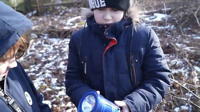 СТРАШНЫЙ ДОМ/ФОНАРЬ-ЛАМПА ДЛЯ КЕМПИНГА НА СОЛНЕЧНОЙ БАТАРЕЕ смотреть онлайн