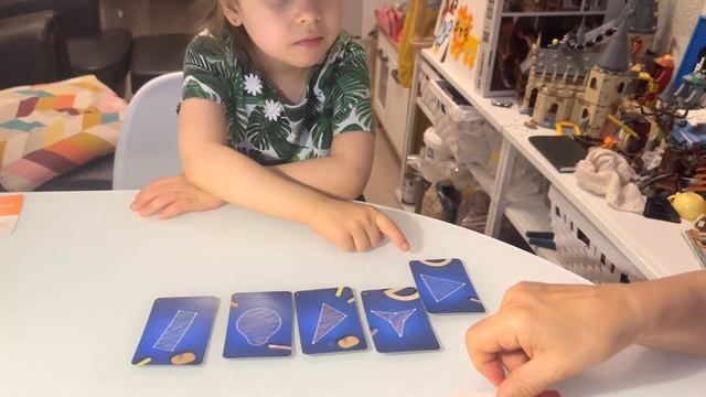 ? Играю в ГЕОМЕТРИКУ - Playing GEOMETRY game (math). смотреть онлайн