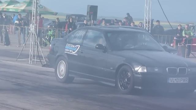 BMW E36 2.8i vs GOLF 3 GTI смотреть онлайн