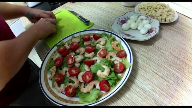 Салат ЦЕЗАРЬ. Самый ПРОСТОЙ и ВКУСНЫЙ рецепт, который можно приготовить в Домашних Условиях. смотреть онлайн