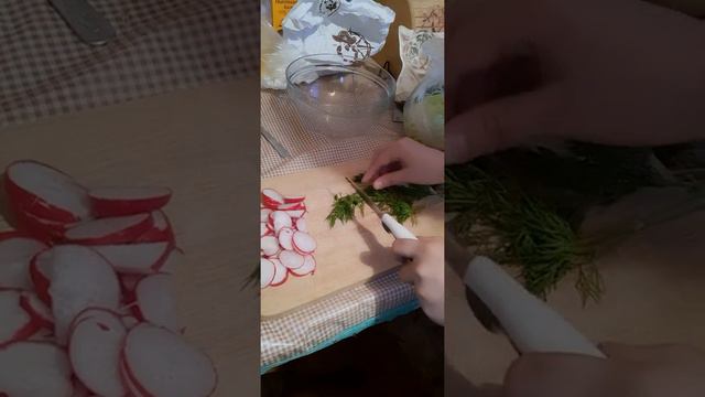 приготовка лесного салата первая часть