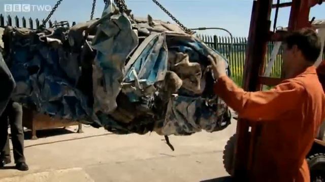 Eggs strong enough to hold a car! - Richard Hammond's Engineering Connections смотреть онлайн