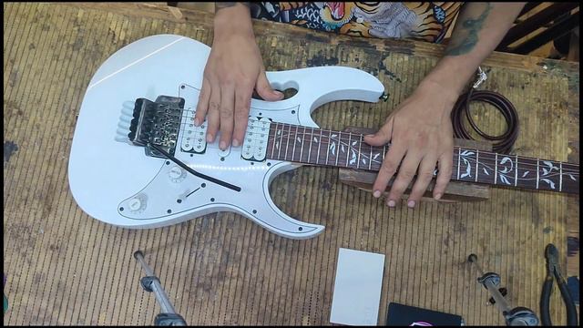 🎸🛠️🤯EXPLICANDO AJUSTES DE FLOYD CON LA GUITARRA IBANEZ JEM DE STEVE VAI! 🤯🛠️🎸1a parte смотреть онлайн
