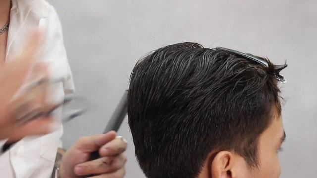 Как сделать стрижку Помпадур? HAIRCUT POMPADOUR, TAPER fade смотреть онлайн