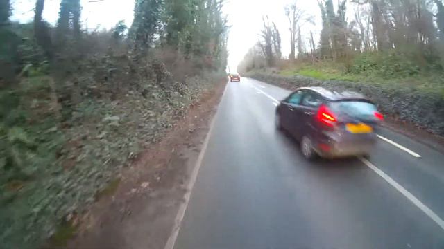 18 Feb 19 - Red Mercedes 1 ECO close overtake A379 смотреть онлайн