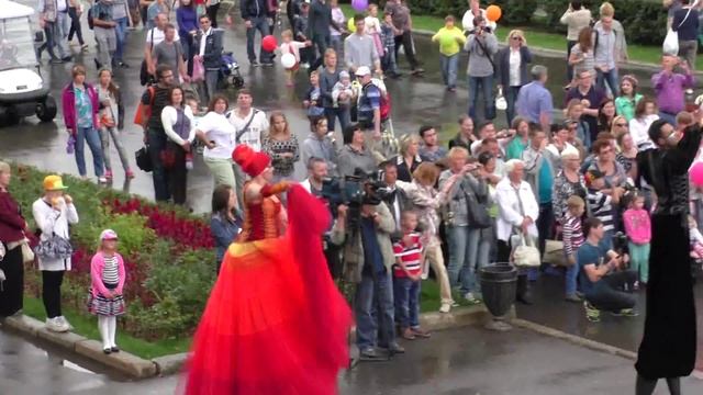 Уличный театр "Павана" - Выступление на фестивале искусств "Вдохновение", ВДНХ, 01.08.2015 смотреть онлайн