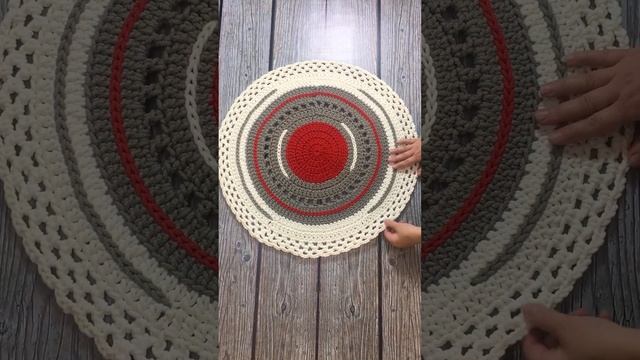 Обзор круглого вязанного крючком коврика из шнура Штрихи смотреть онлайн