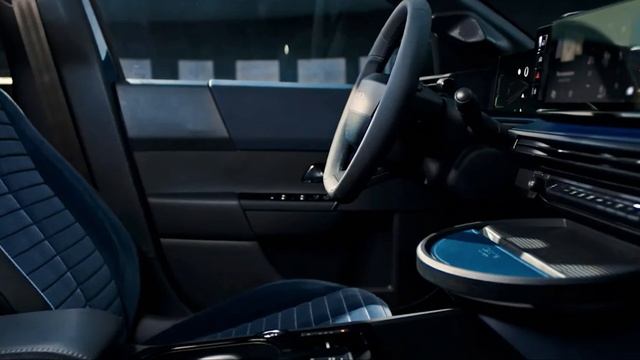 This is the new Lancia Ypsilon EV смотреть онлайн