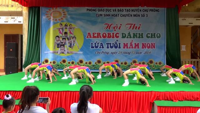 MÚA EAROBIC NHÀ MÌNH RẤT VUI-MẦM NON HƯƠNG TRÀ смотреть онлайн