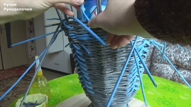 Как сплести напольную вазу с орнаментом из газетных трубочек