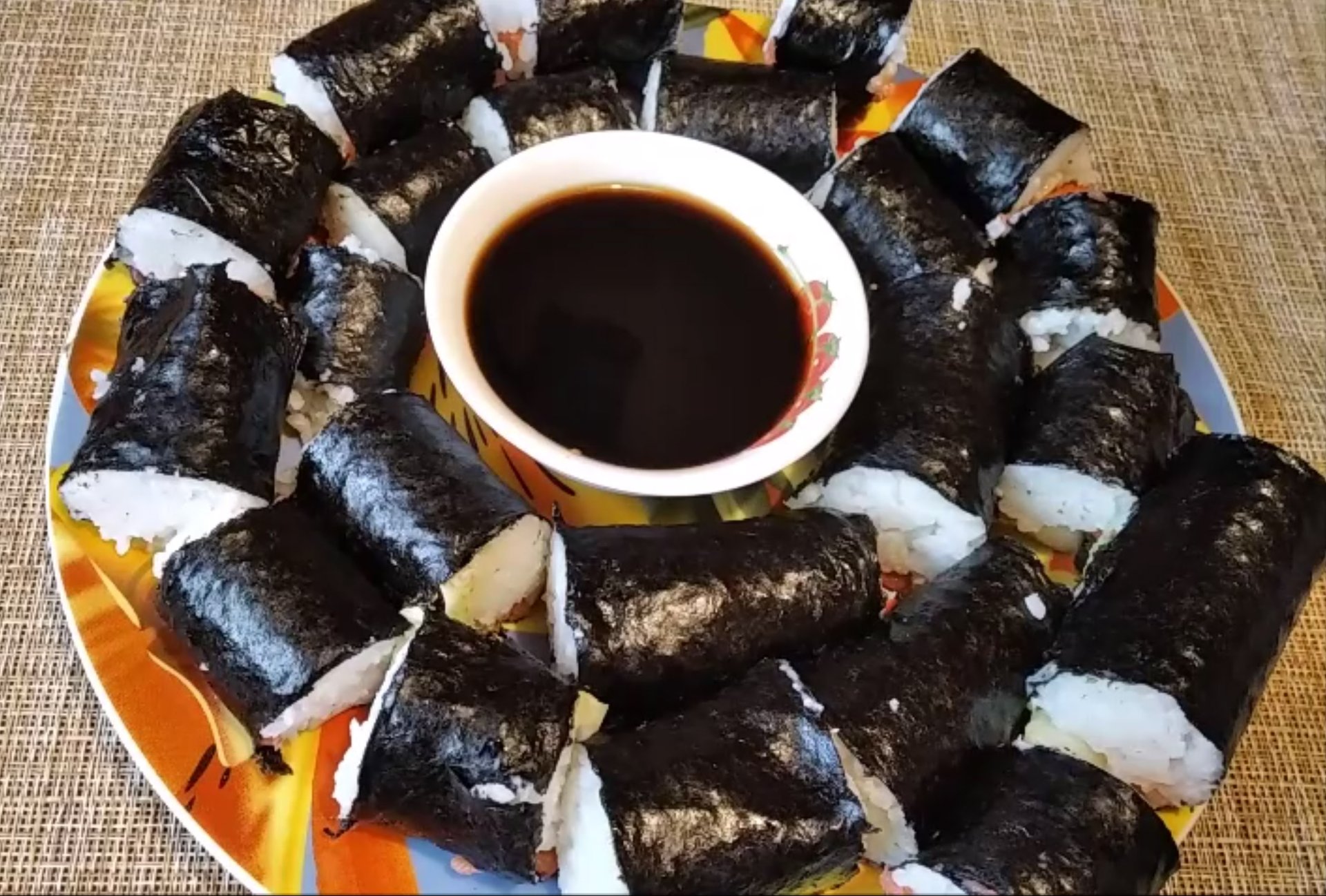 Ролы с огурцом и красной рыбой.mp4 смотреть онлайн