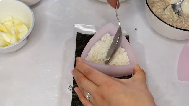 ГОТОВЛЮ КОРЕЙСКИЙ КИМПАБ КАК ИЗ ДОРАМ / 삼각김밥 / ТРЕУГОЛЬНЫЙ КИМПАБ ИЛИ САМГАК КИМПАБ ? смотреть онлайн