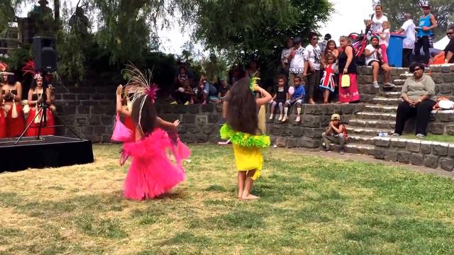 Āio and Stella #hulawithnoelani #nuholani #tahitian #oritahiti #melbourneori #ArawaDesigns смотреть онлайн