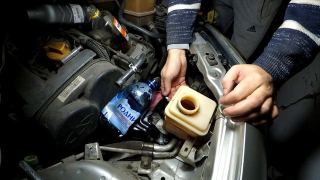 Как легко заменить жидкость гидроусилителя руля, на иномарках и Chery смотреть онлайн