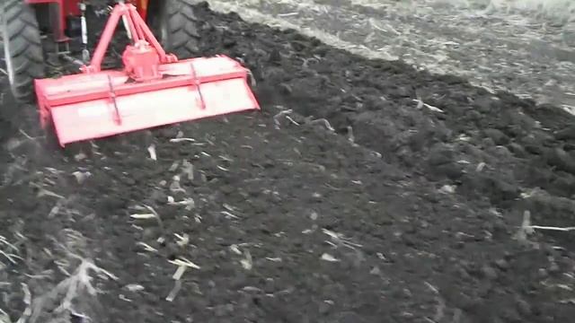 Мини-трактор DONG-FENG DF-244 в деле с почва-фрезой "TOPFERMER" смотреть онлайн