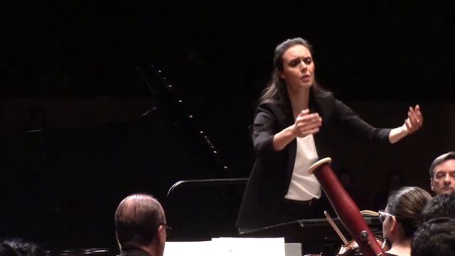 Zoe Zeniodi, Conductor / Stephen Hough, Piano / Bogota Philharmonic смотреть онлайн
