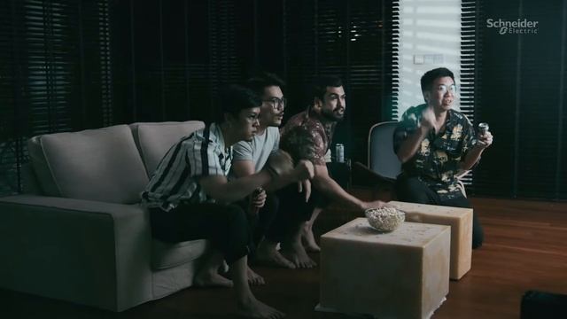 Stay Connected with APC Back-UPS смотреть онлайн