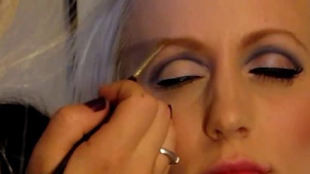 60's Twiggy inspired make-up and hair tutorial Part 1. смотреть онлайн