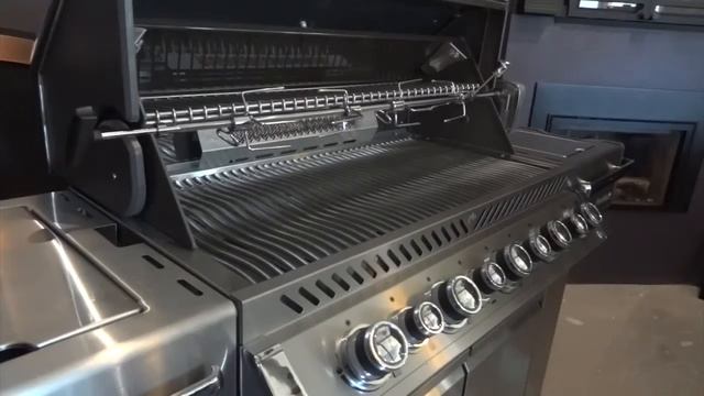 Видеообзор канадского газового гриля Napoleon Prestige PRO-665 смотреть онлайн