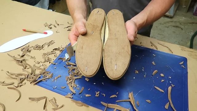 Making handmade hiking shoes - Making leather shoes смотреть онлайн