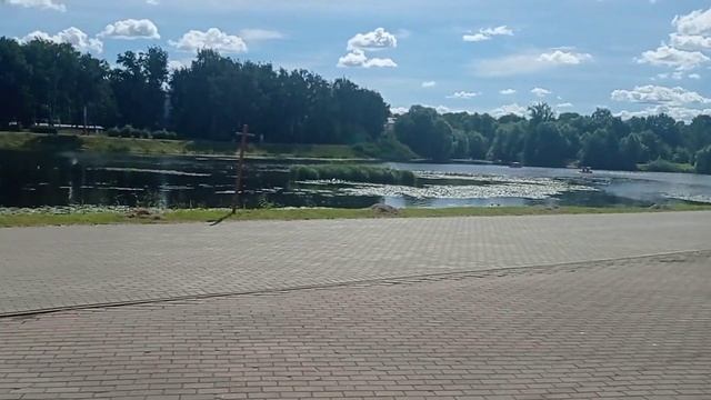 Заехали в Великие Луки. Памятник Матросову А. смотреть онлайн
