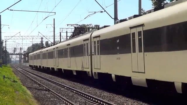 Электропоезд ЭМ4-012 "Спутник" смотреть онлайн