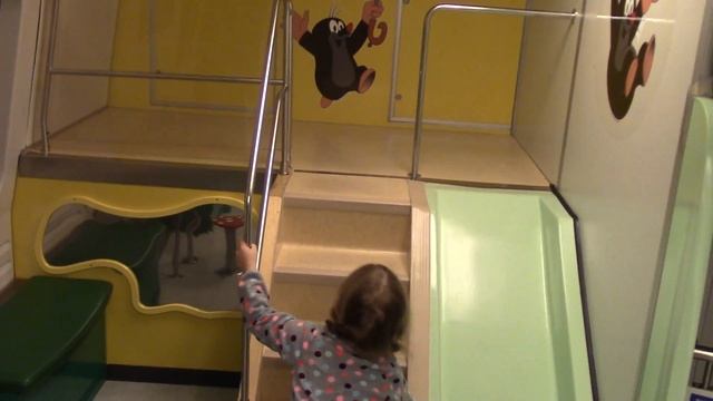 Едем на поезде в Турку Финляндия Детская площадка в поезде Семейная кабинка смотреть онлайн