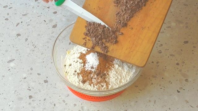 Невероятно рассыпчатое песочное печенье с шоколадом смотреть онлайн