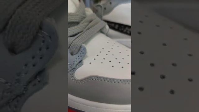Кроссовки женские Nike Air Jordan х Dior кожаные серые высокие модные 00358 смотреть онлайн