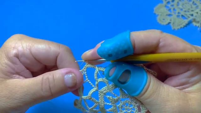 Старинное кружево связанное крючком. Ретичелло квадрат "В". Knitting Crochet смотреть онлайн