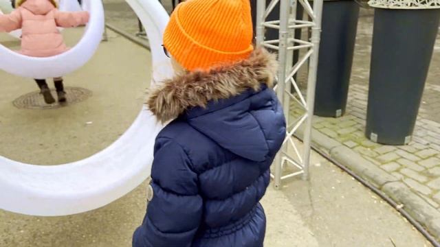 ? НАТКНУЛИСЬ НА ЛЕМУРА ? НЕ ПОПАЛИ В CAT CAFE ? СВЕТЯЩИЕСЯ КАЧЕЛИ ? смотреть онлайн