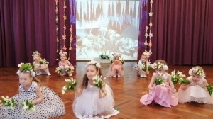 "Подснежники" Танец на 8 марта в старшей Логопедической группе
